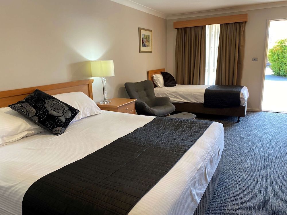 Best Western Plus All Settlers Motor Inn Superior Room, Multiple Beds, Non Smoking, Microwave 5