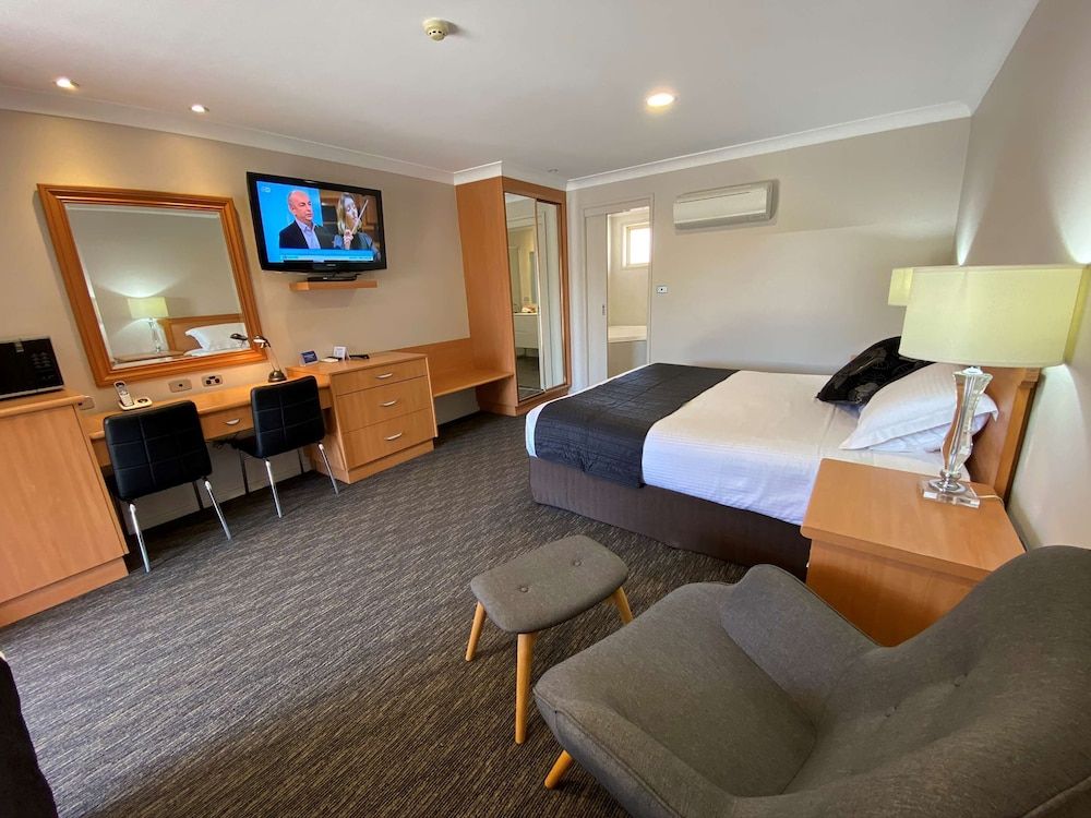 Best Western Plus All Settlers Motor Inn Superior Room, Multiple Beds, Non Smoking, Microwave 2