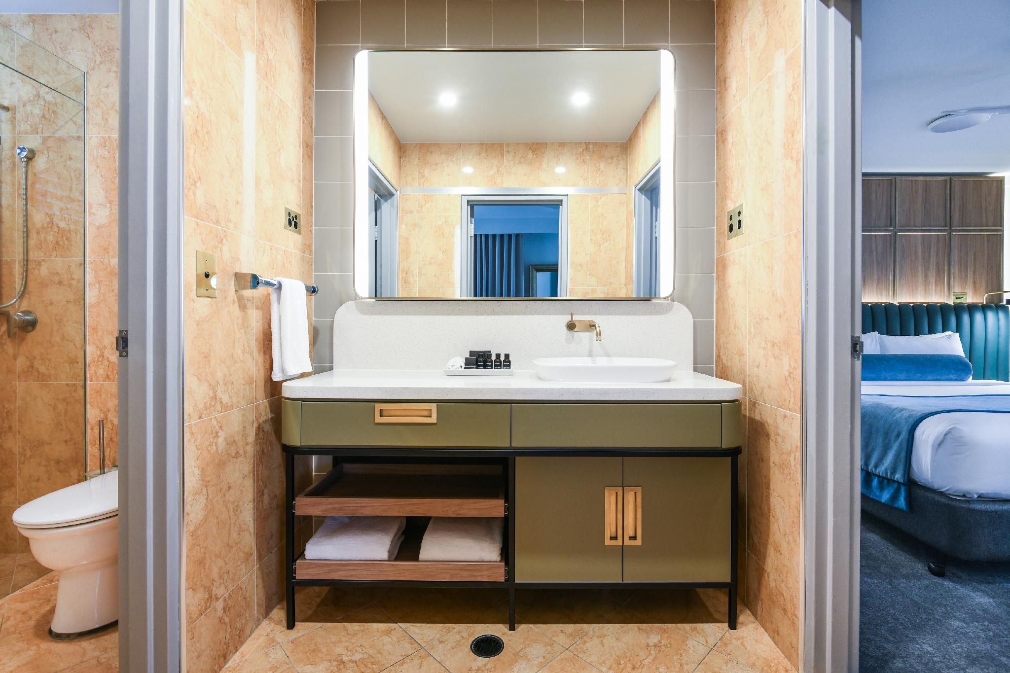 Powerhouse King Suite