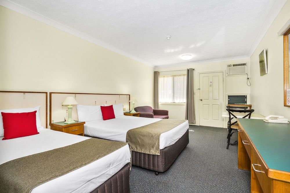 Twin Room (1 Queen Bed and 1 Single Bed)
