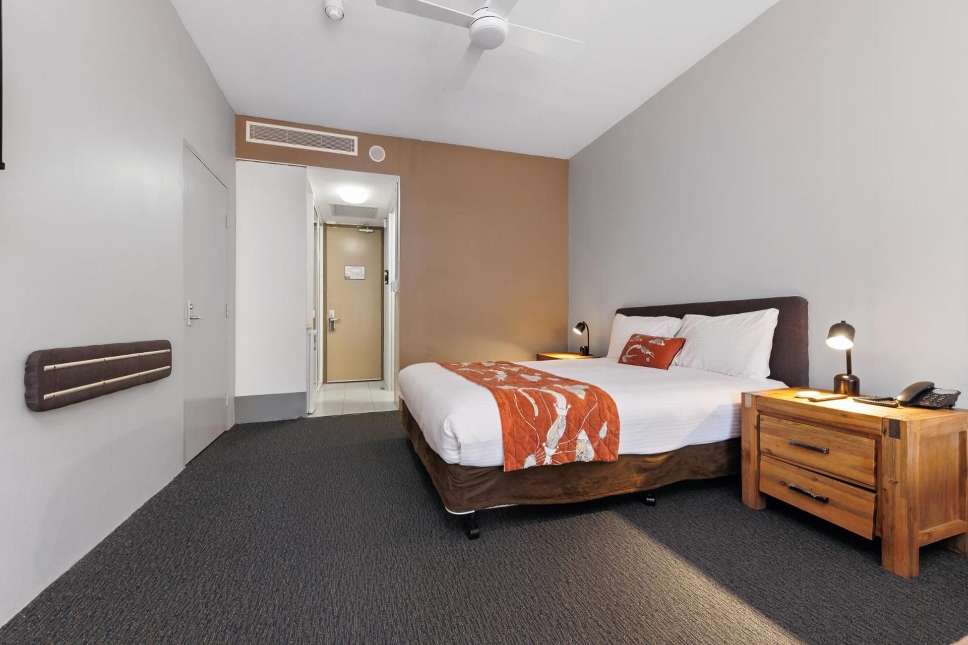 Queen Room with Courtyard and Pool Access