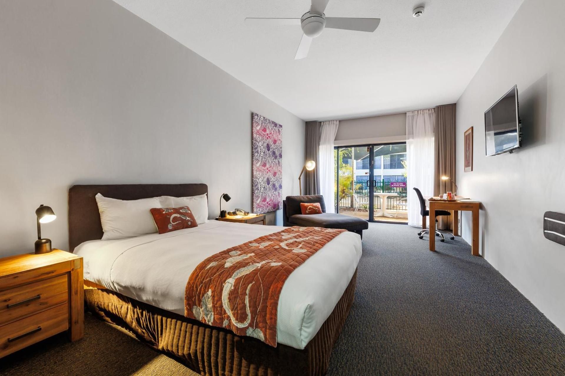 Queen Room with Courtyard and Pool Access