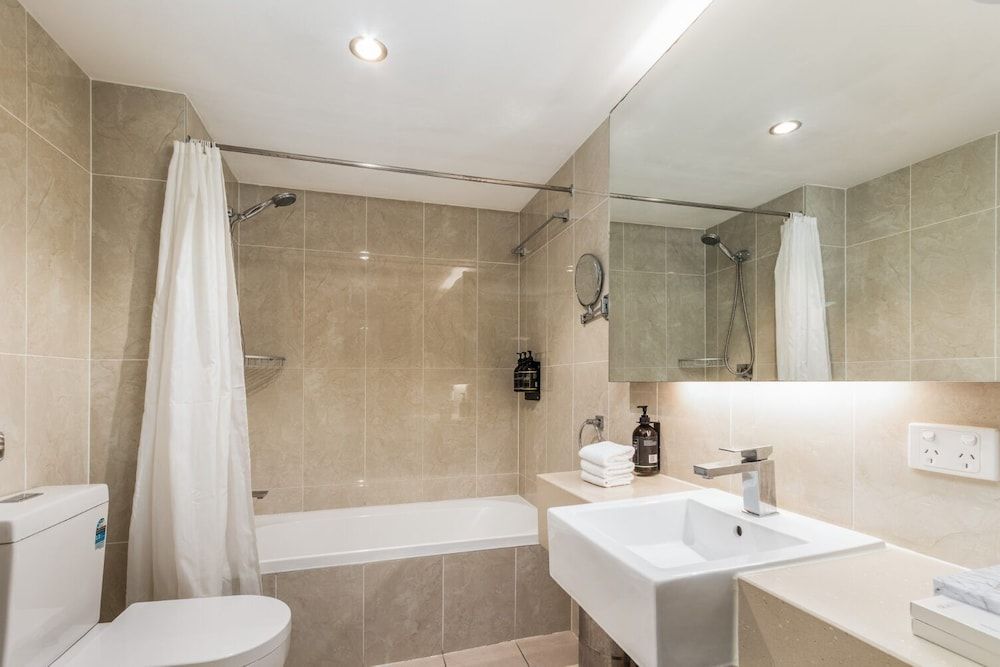 Hotel Diana Woolloongabba Deluxe Room, 1 Queen and 1 Single 4