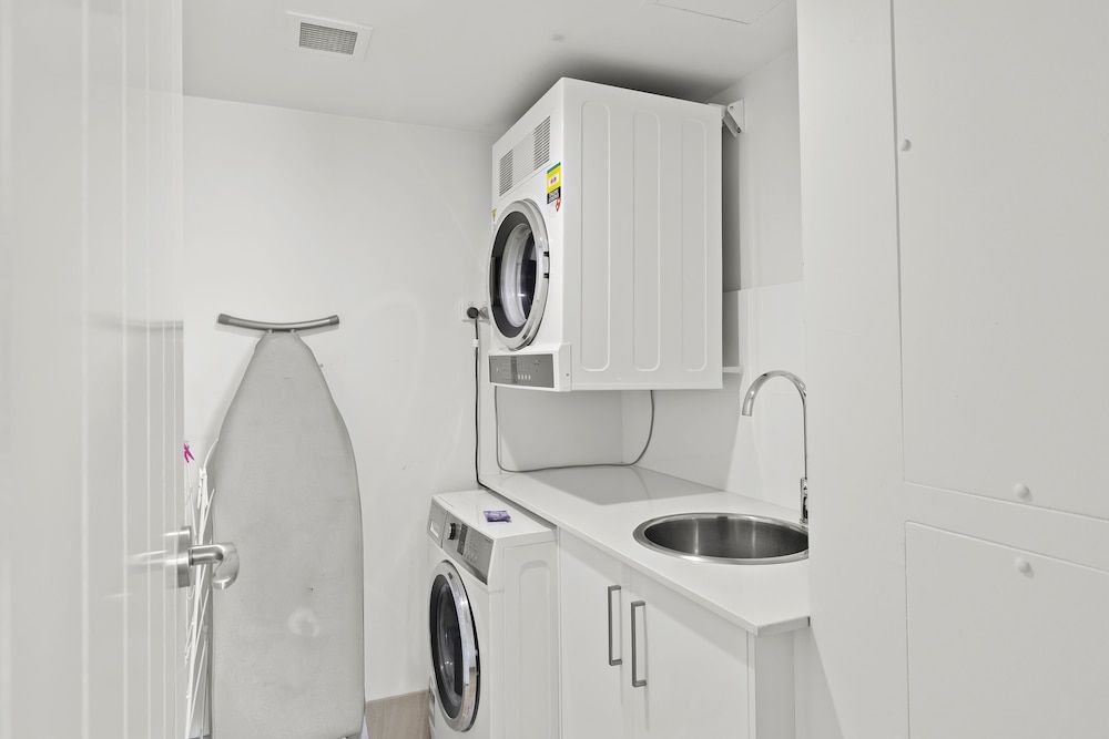 Gemini Court Holiday Apartments 2 Bedroom Superior Ocean View Apartment Q+Q 6