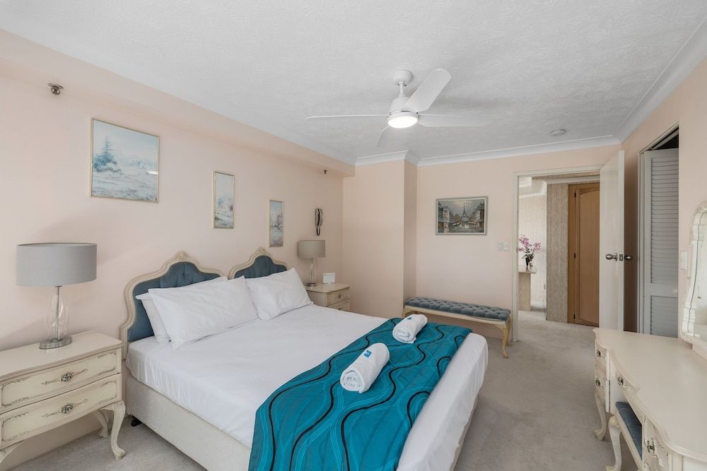 Retro 105 - 2 Bedroom Standard Ocean View