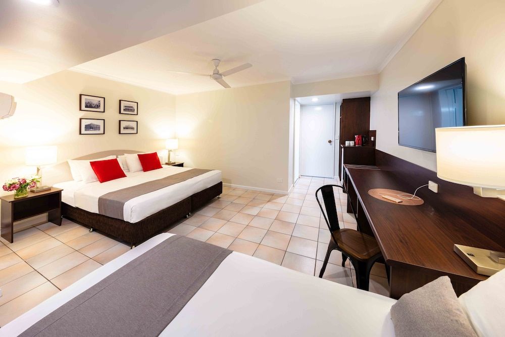 Hides Hotel Cairns King Room Plus 3