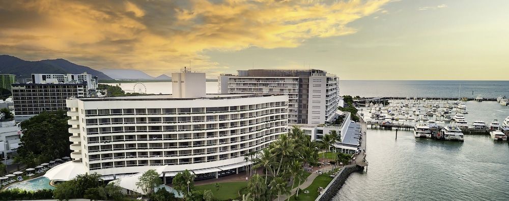 undefined Hilton Cairns 6