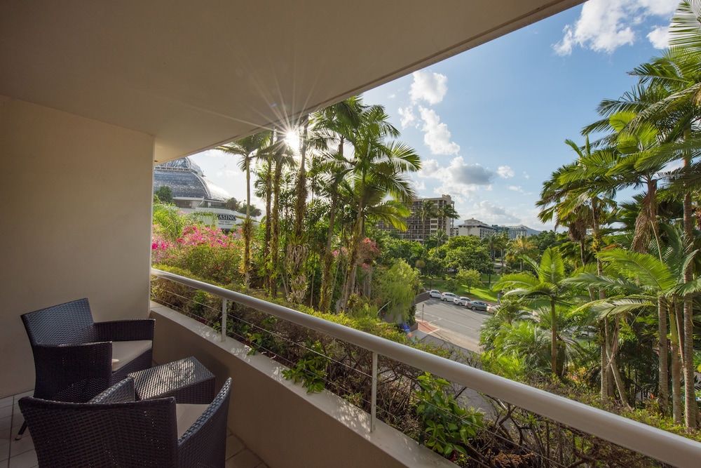 Hilton Cairns King Hilton Guest Room 3