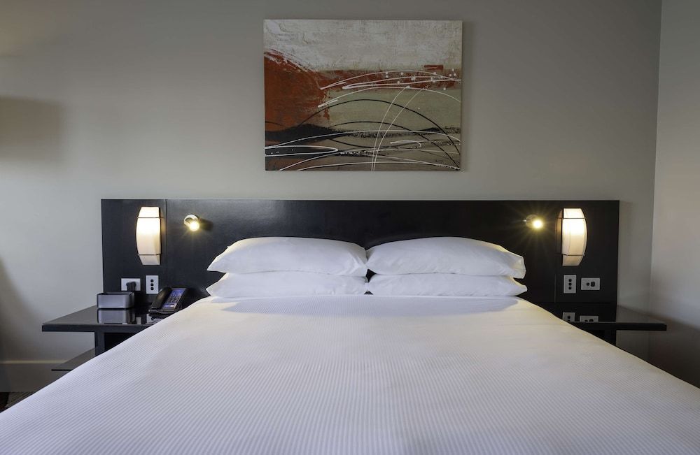 undefined Hilton Cairns 10