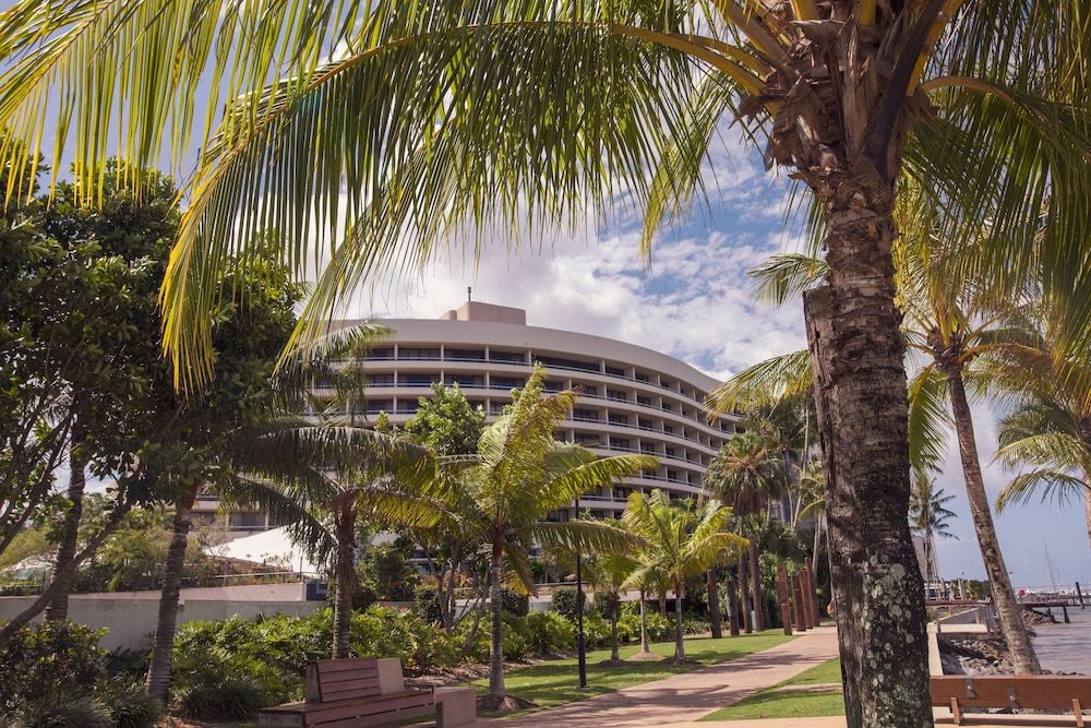 undefined Hilton Cairns 5