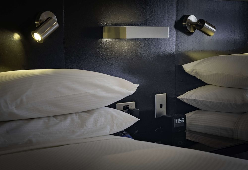 Hilton Cairns Double Room, Corner 3