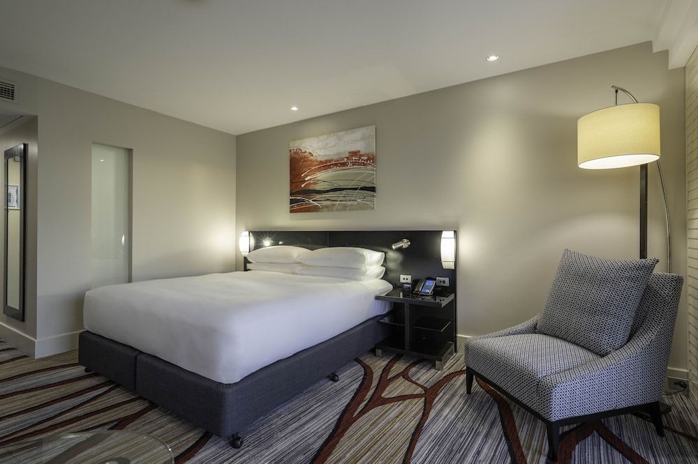 Hilton Cairns King Hilton Guest Room 2