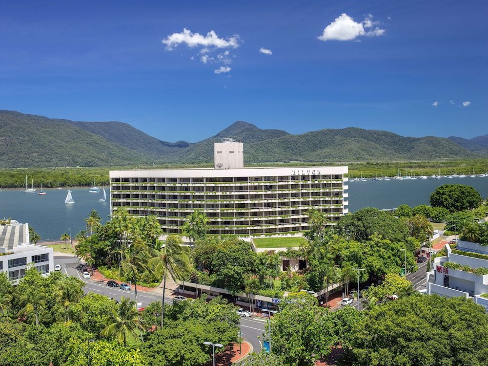 undefined Hilton Cairns 4