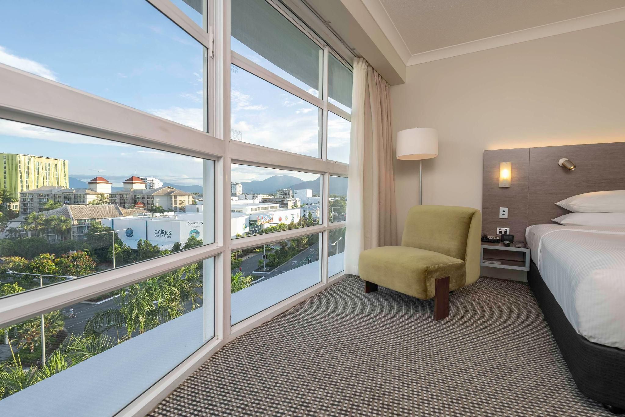 King Deluxe Room W/city And Mountain View