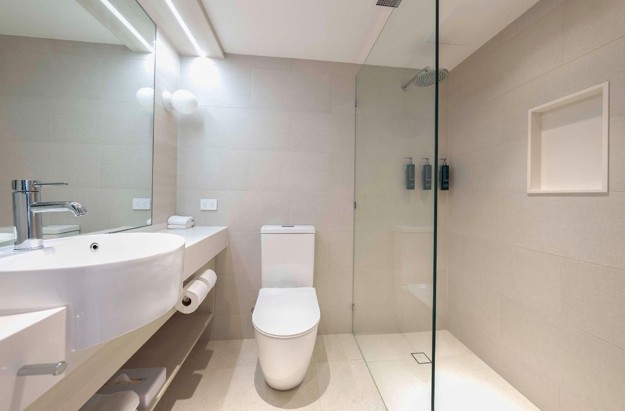 King Deluxe Room W/water View And Balcony