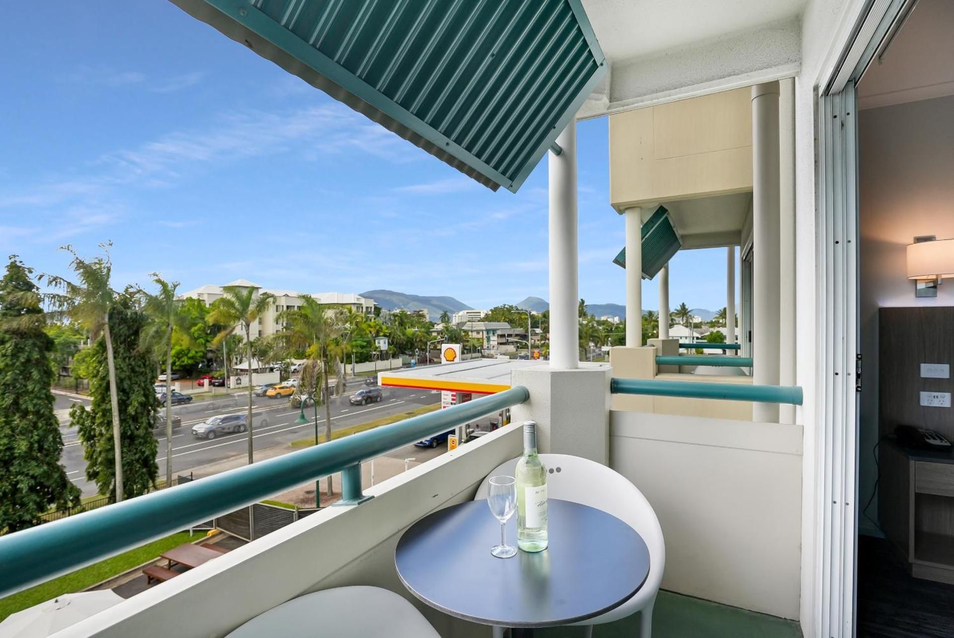 Cairns Sheridan Hotel Deluxe King 2