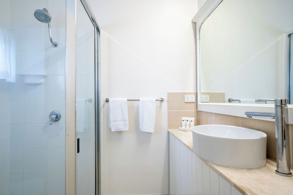 The Marco Polo Standard Twin Room, Multiple Beds 5