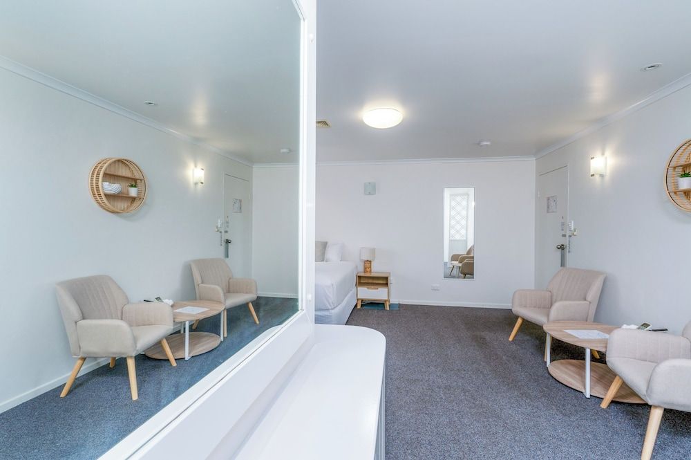 The Marco Polo Deluxe Spa Room 4