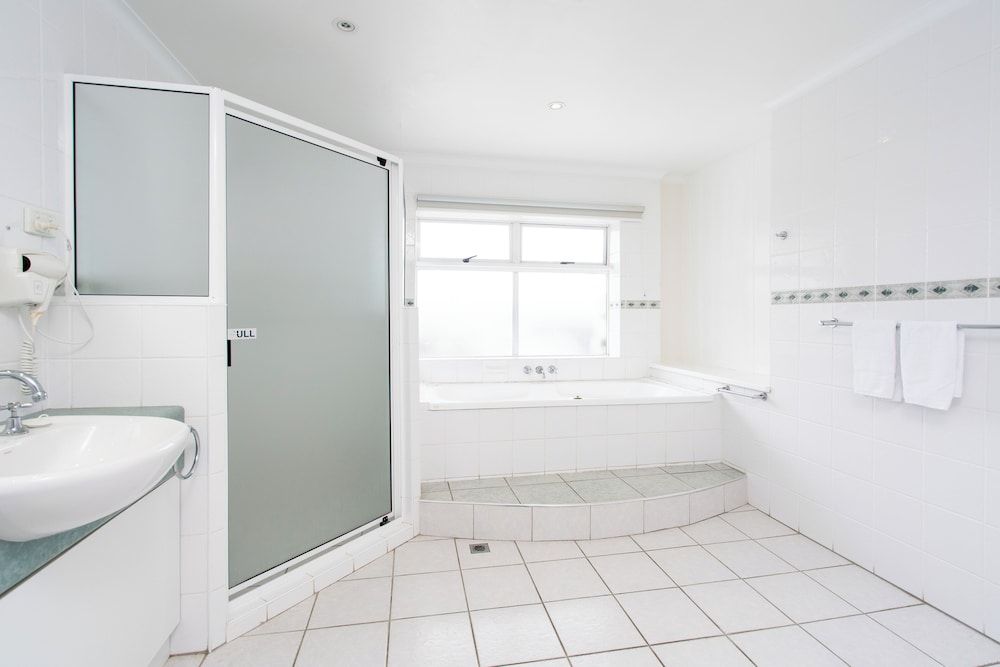 The Marco Polo Deluxe Spa Room 3