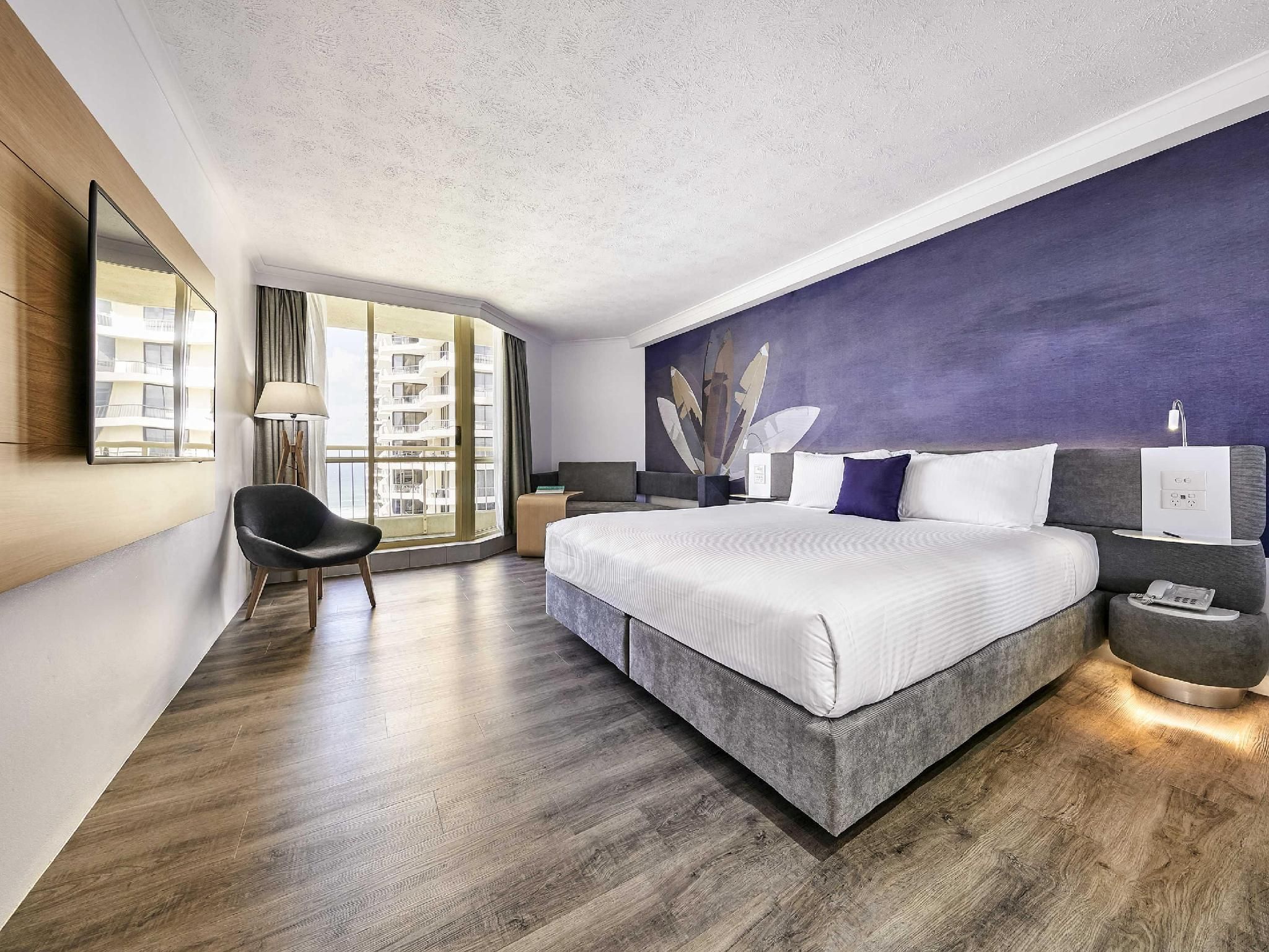 Deluxe Family Room with 1 King Bed and 2 Single Beds