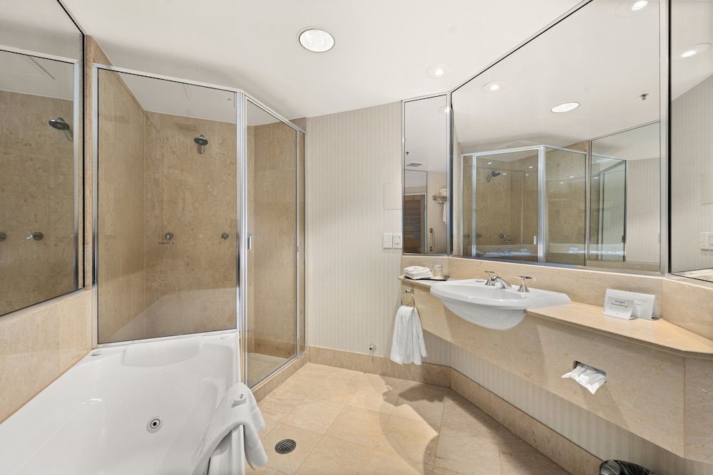 Crowne Plaza Surfers Paradise by IHG Standard Room 4