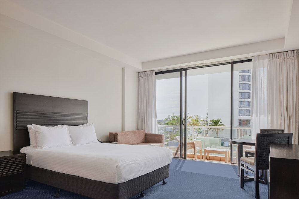 Crowne Plaza Surfers Paradise by IHG Standard Room 2