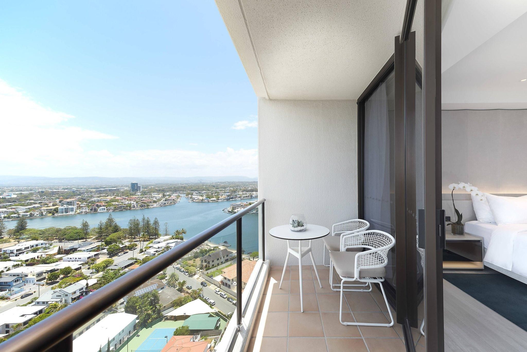 Accessible Guest room, 1 Double, Mountain view, Roll-in Shower, Balcony