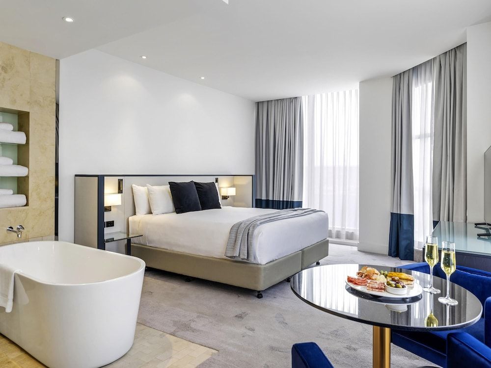 Peppers Premium King Deluxe Corner Room