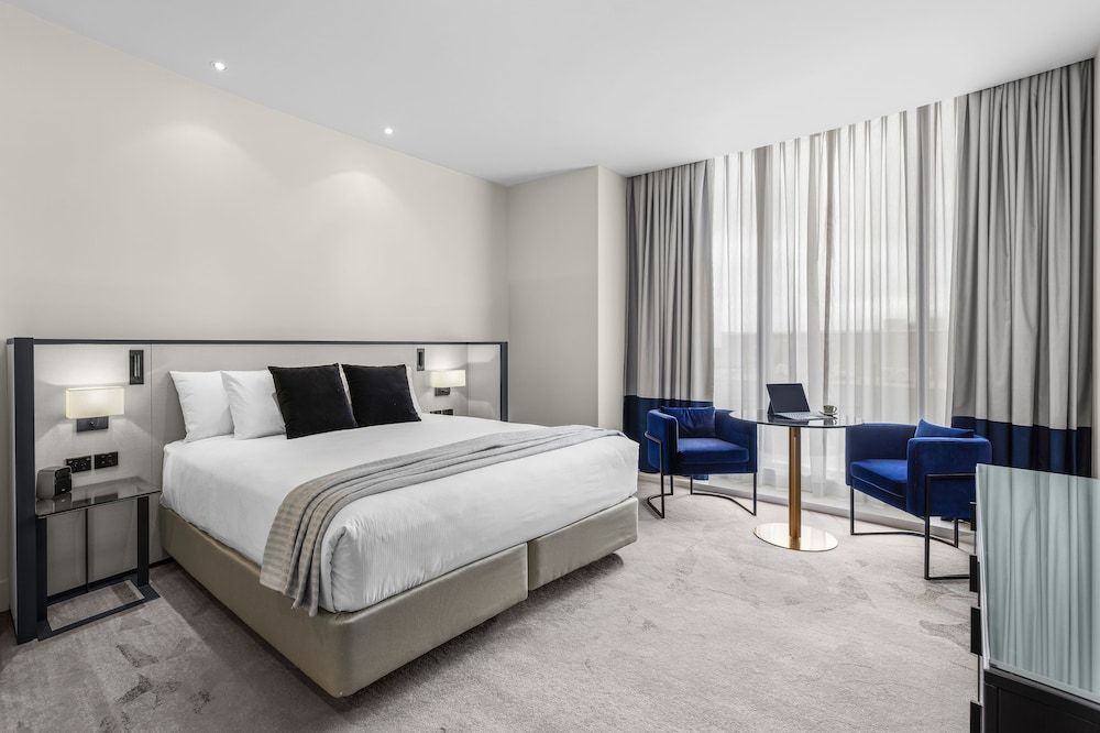 Peppers Premium King Room