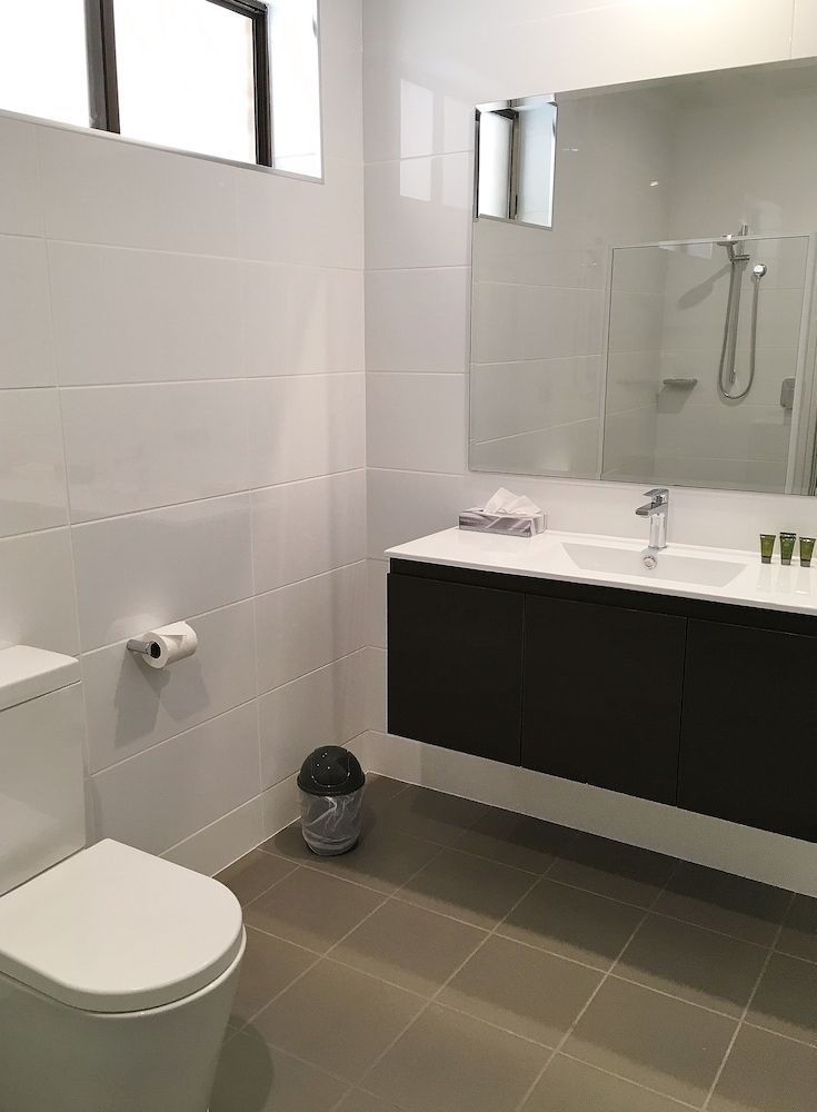 Kangaroo Island Seaside Inn Superior Room, 1 king and 2 single beds 5