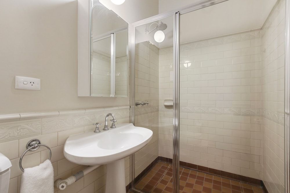 The Riversleigh Deluxe King 4