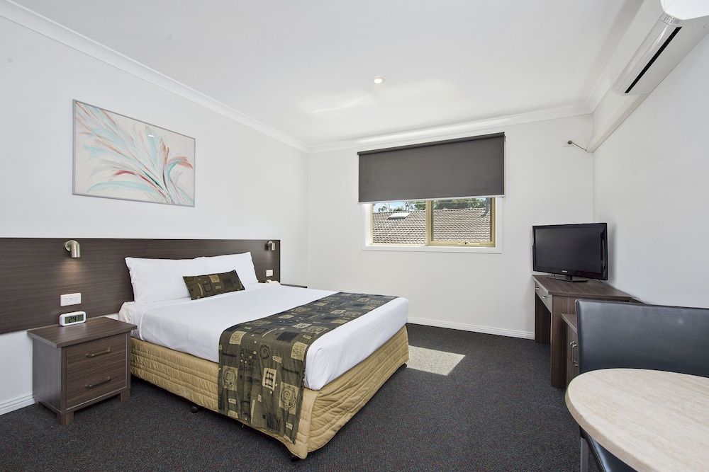 Standard Queen Room