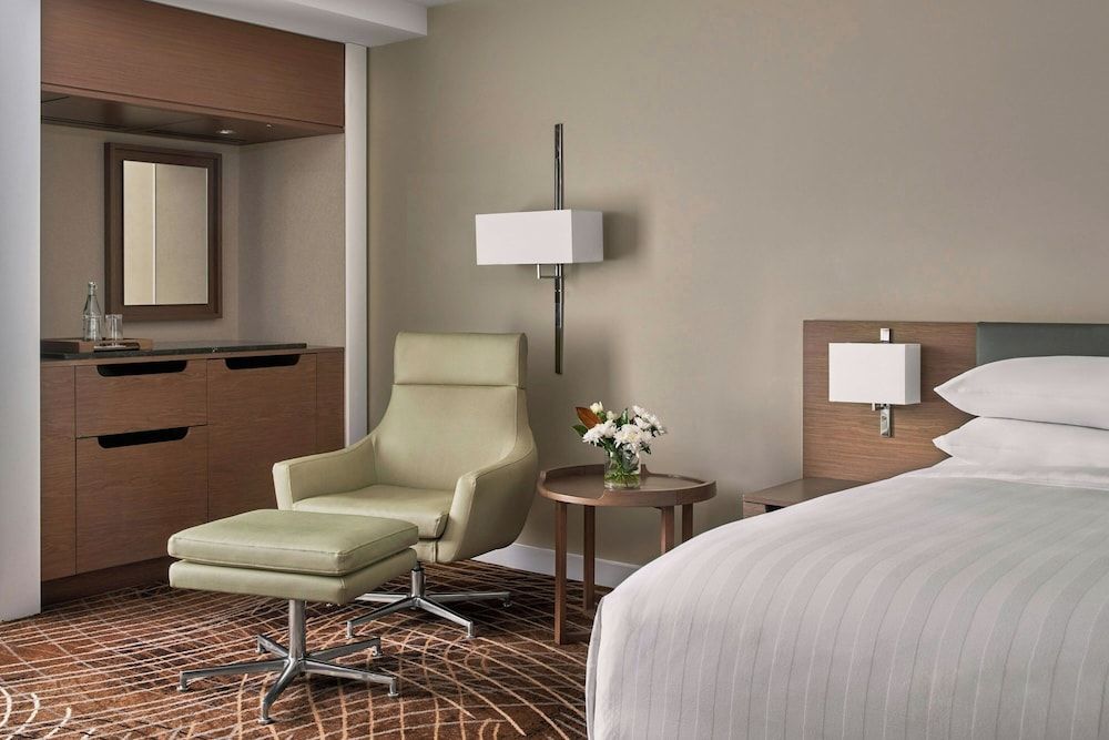 Melbourne Marriott Hotel Premier Room, 1 Queen Bed, Non Smoking 3