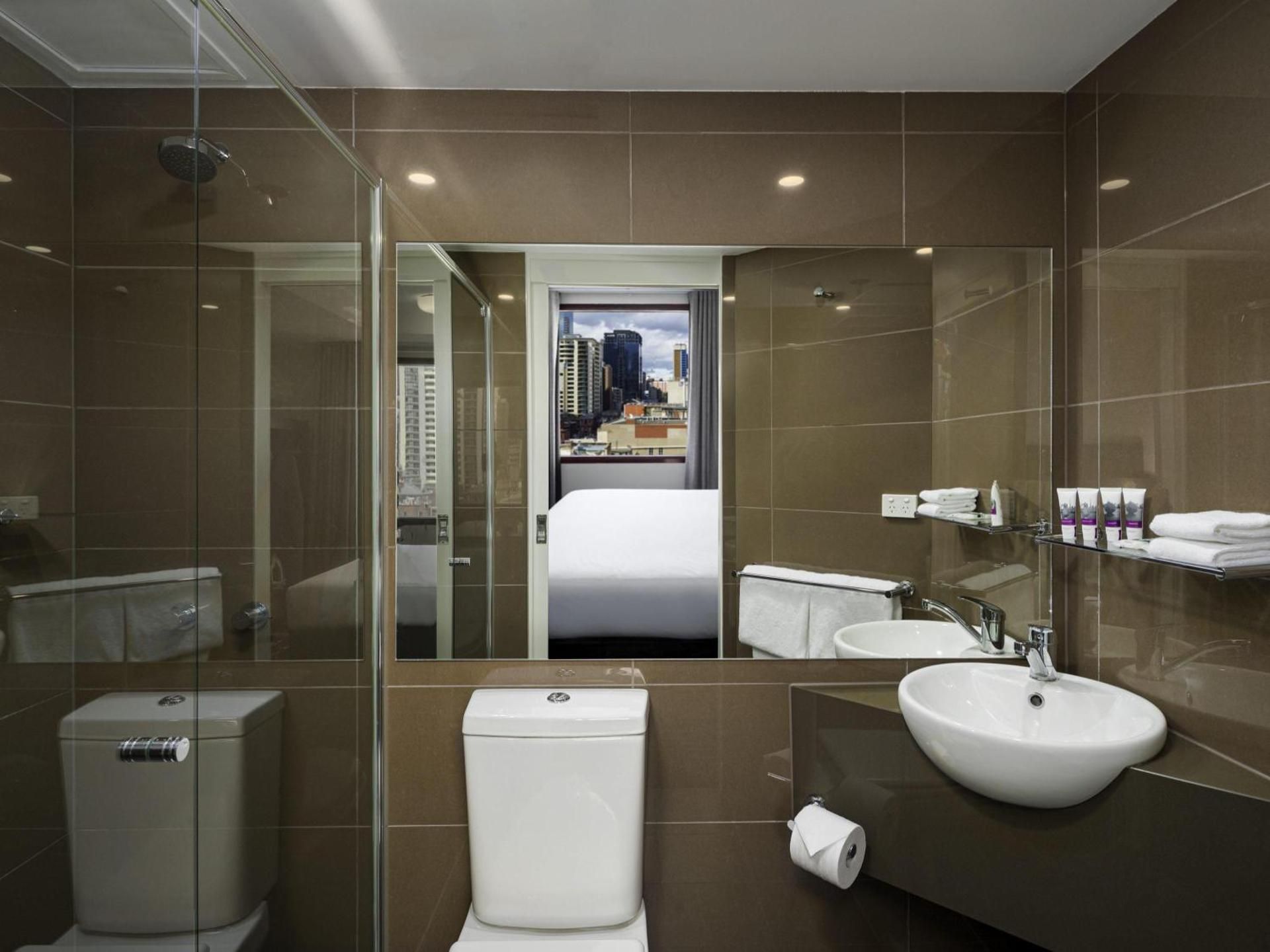 Mercure Welcome Melbourne Standard Queen Room 2