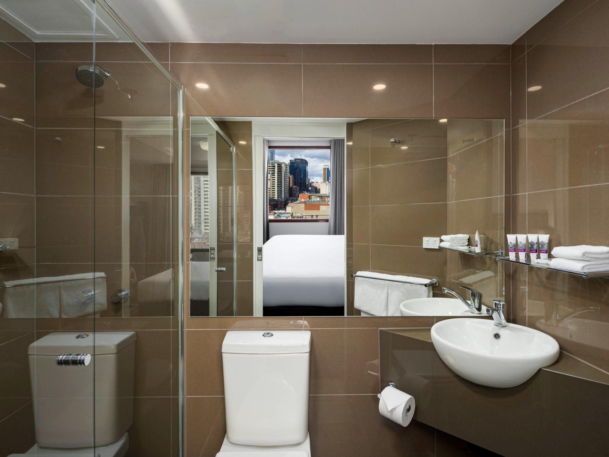 Mercure Welcome Melbourne Standard Queen Room 2