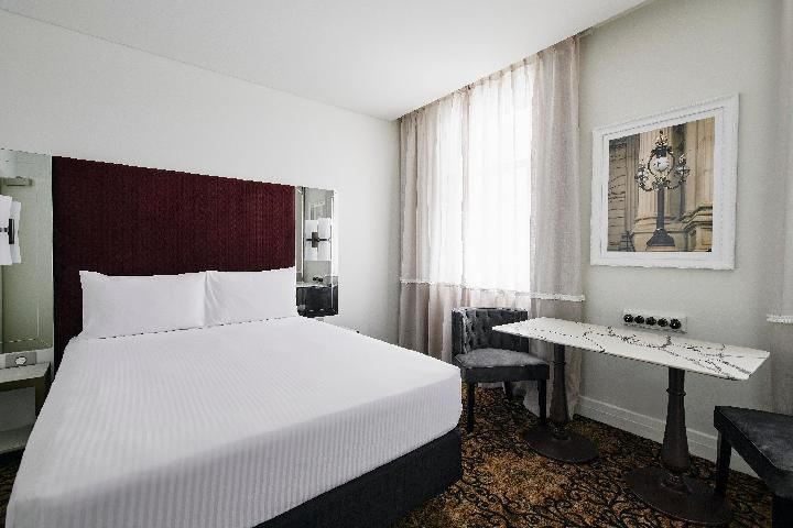 Rendezvous Hotel Melbourne Commerce Guest Queen Room