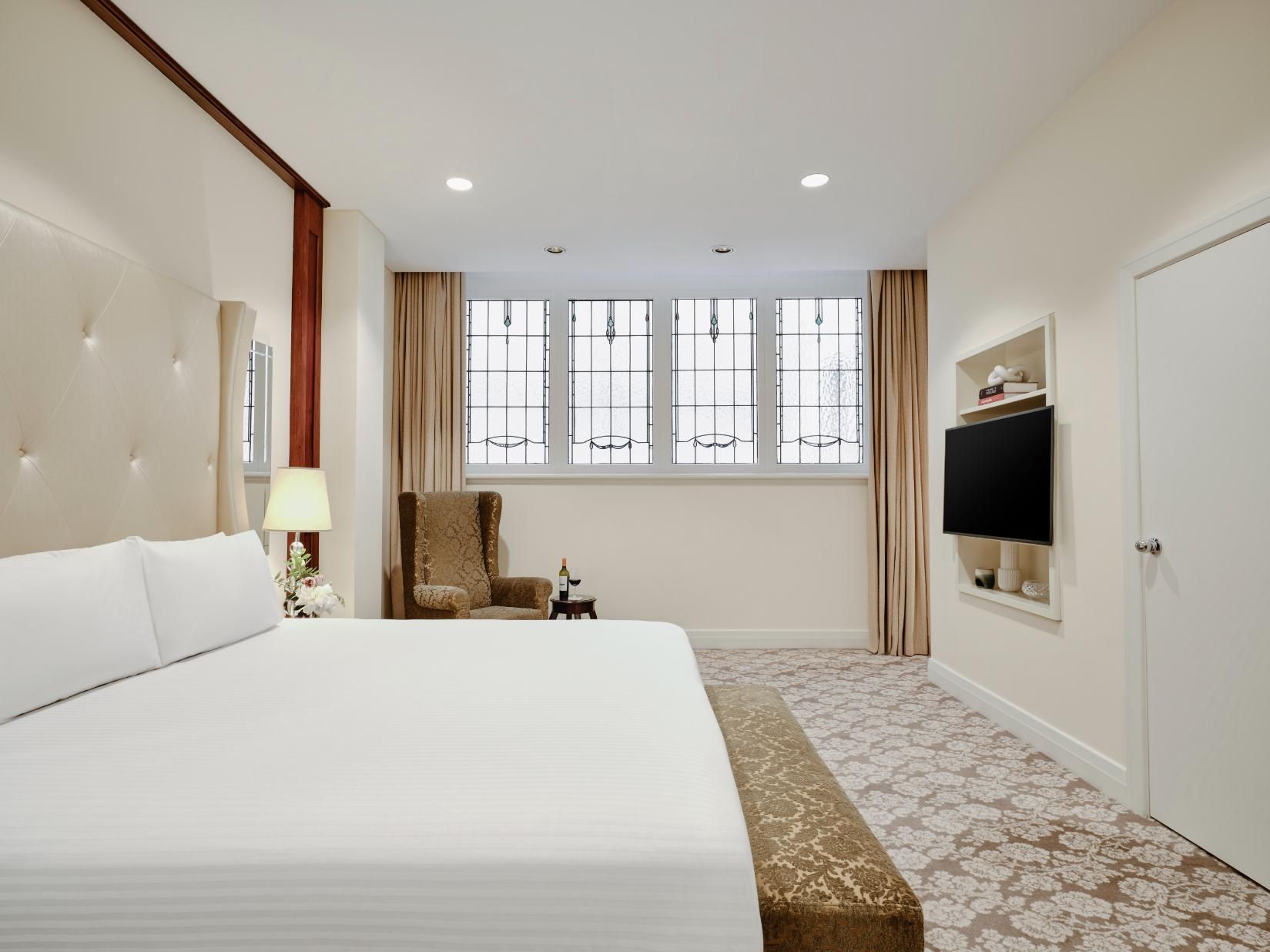 Oakden King Suite - 2 Nightly Cocktails Included