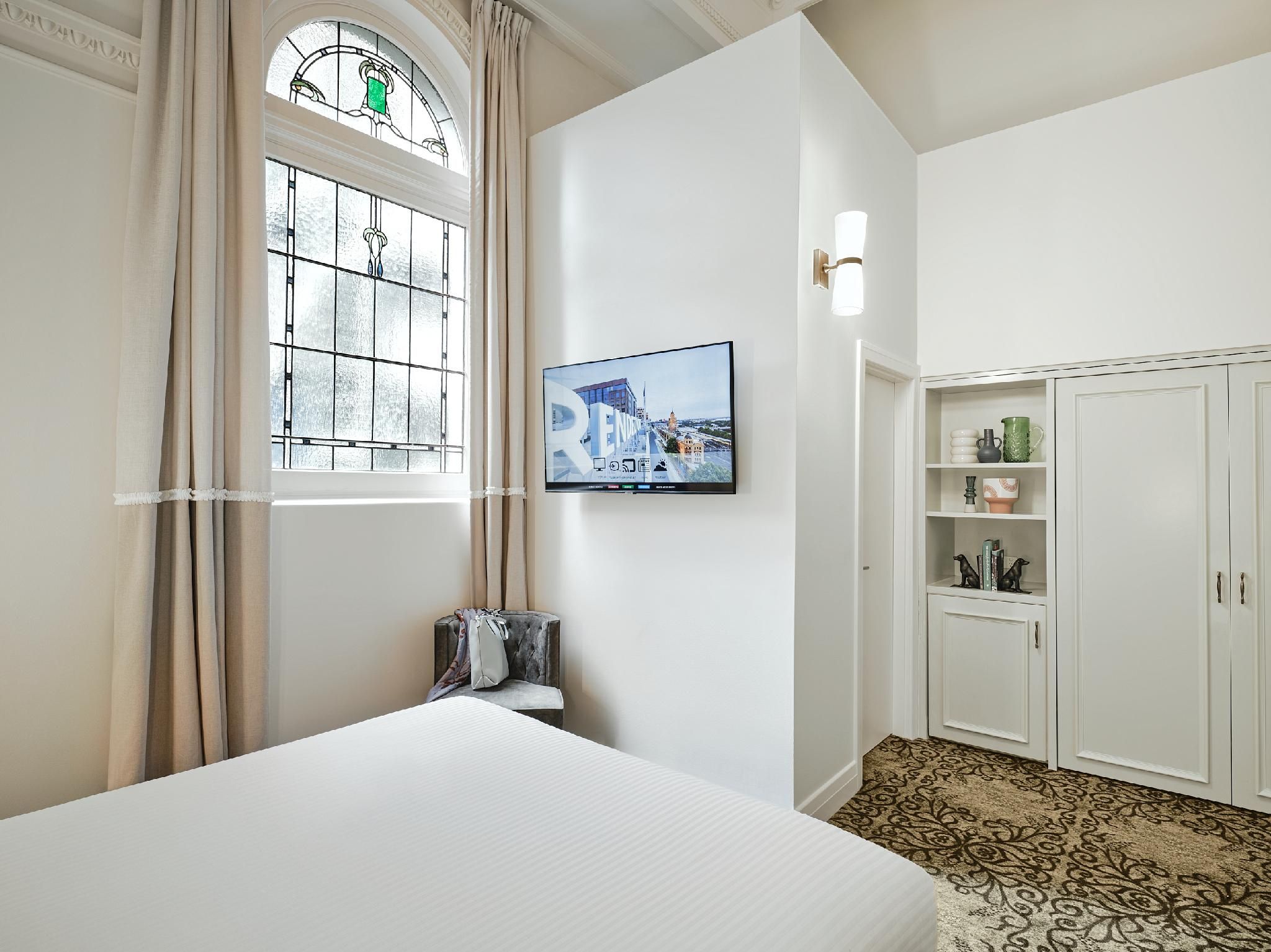 Commerce Heritage Queen Room