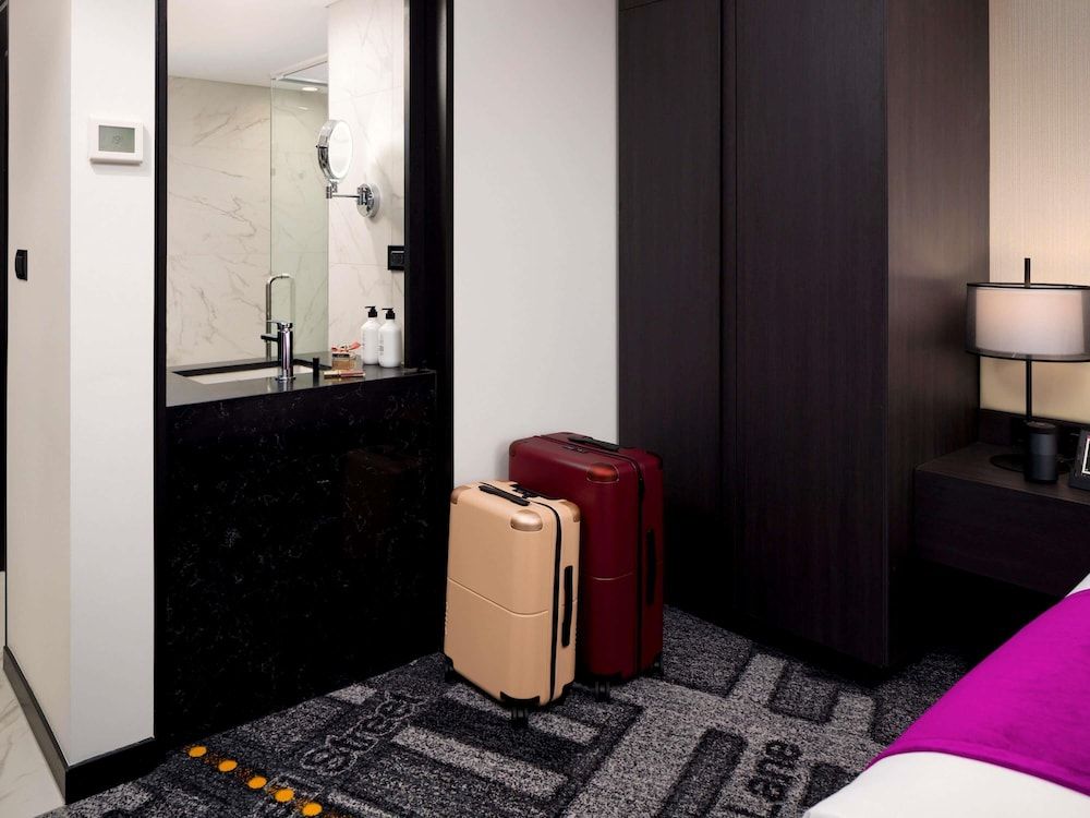 Pullman Melbourne City Centre Classic Room, 1 Queen Bed 4