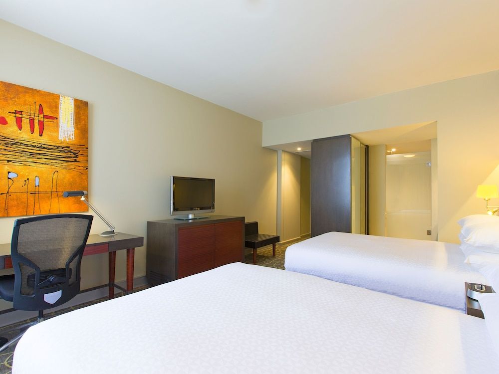 2 Double Beds Room