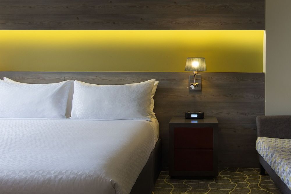 Corner Studio with 1 King Bed