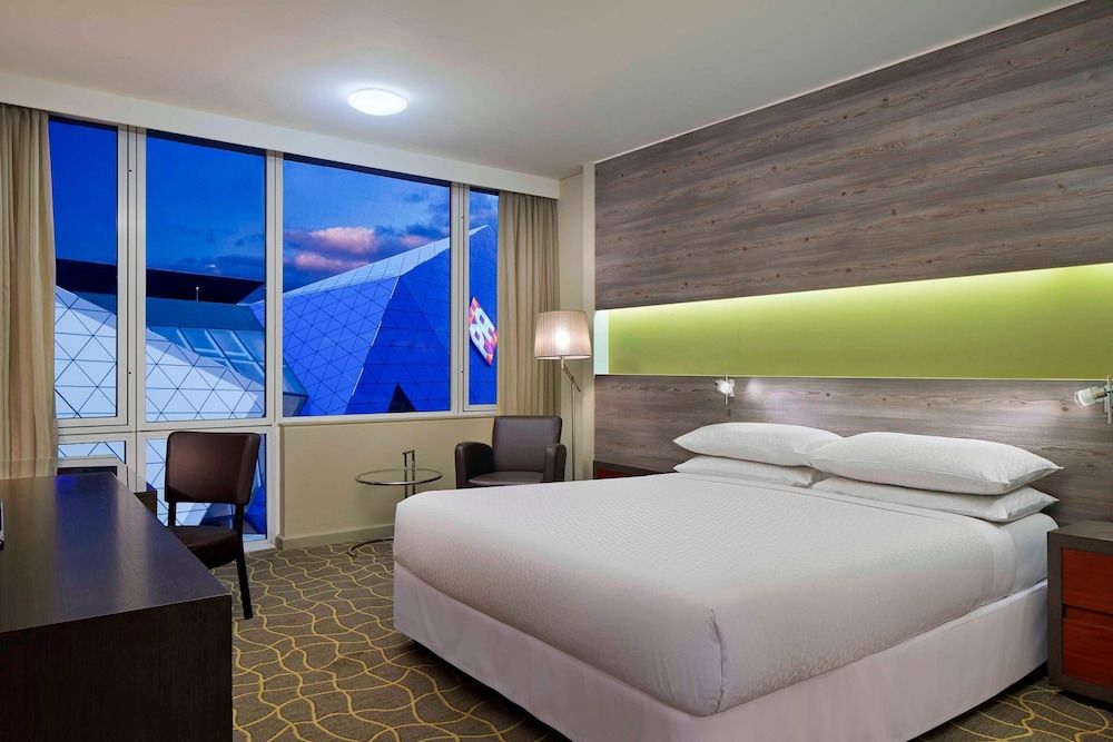 1 King Bed Room