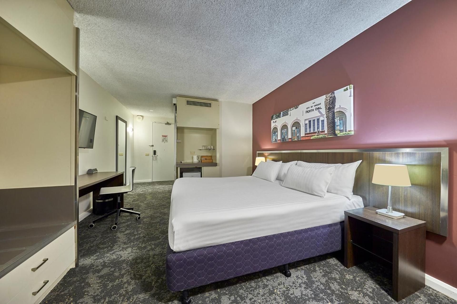 Deluxe Accessible King Room with Balcony