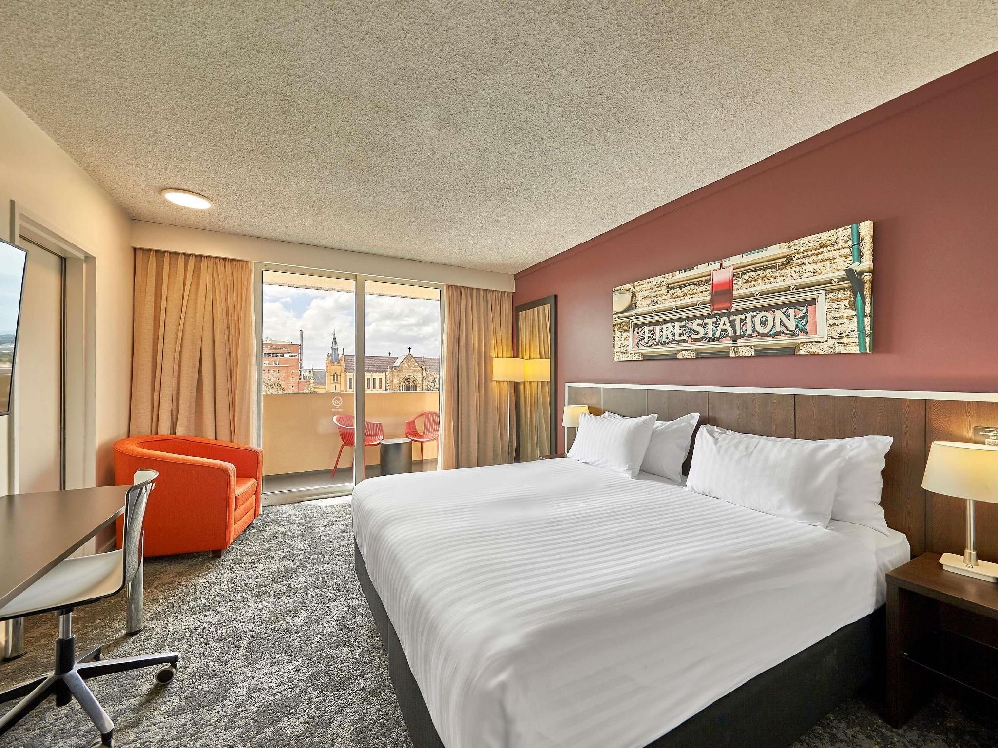 Deluxe Accessible King Room with Balcony