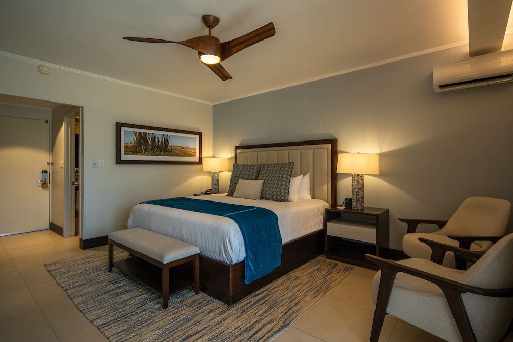 Manchebo Beach Resort and Spa Deluxe Room, Partial Ocean View 3