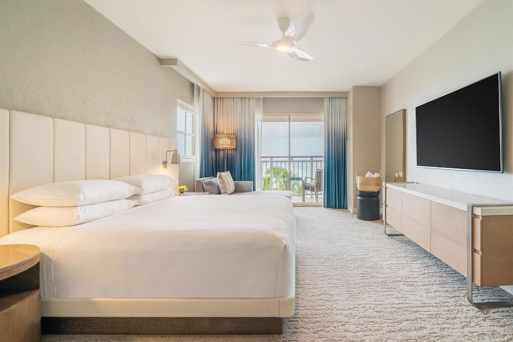 Room, 1 King Bed, Balcony (Partial Ocean Front)