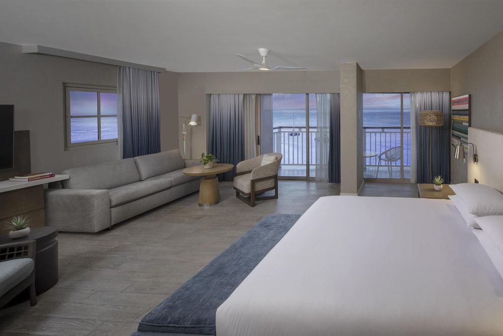 Studio, 1 King Bed, Balcony, Oceanfront (Sunset)