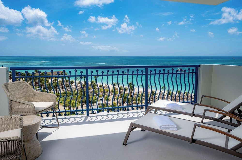 Suite, 1 King Bed (Palmbeach Club)