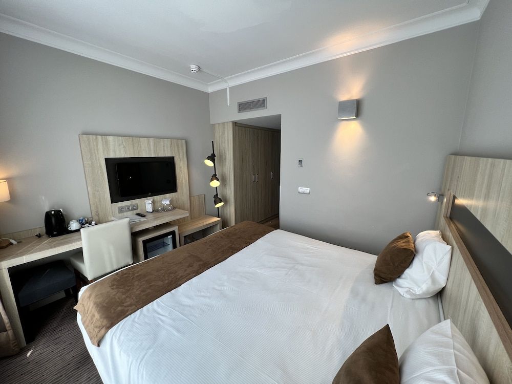 Best Western Hotel Royal Centre Standard Room, 1 Queen Bed, Non Smoking 12