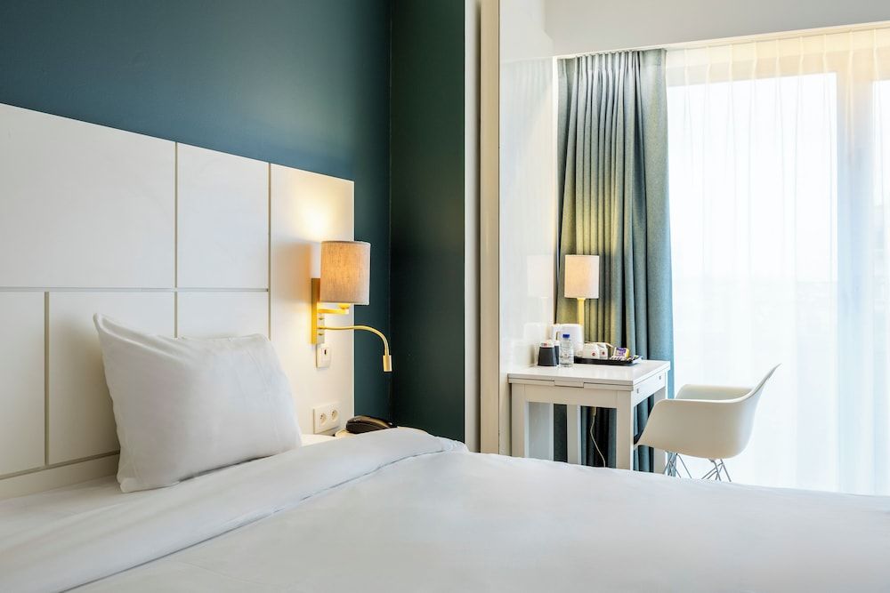 undefined Hotel Louise 5